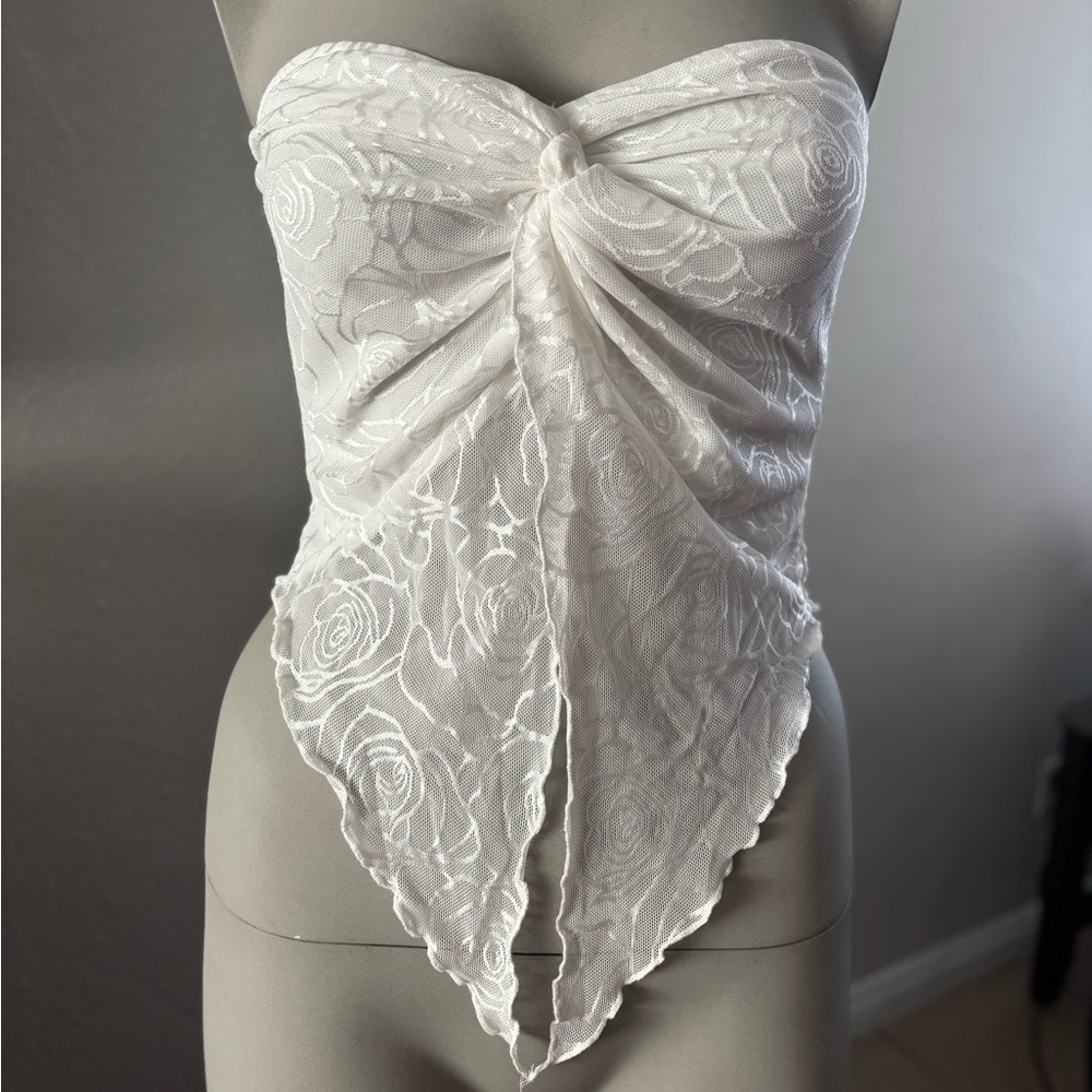 Elegant White Lace Strapless Blouse